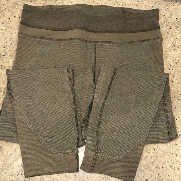 Army Green Lululemon leggings - size 6 - Picture 6 of 7